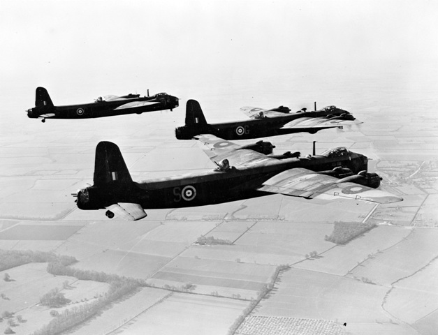 http://www.bubblewatcher.de/Image/SHORT%20STERLING/Three_Stirling_bombers_taking_off__Great_Britain_mod%281%29.jpg